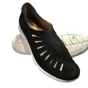 Comfortiva Slip On Sneakers Shoes Suede Key Hole Upper Mink Suede Size 8